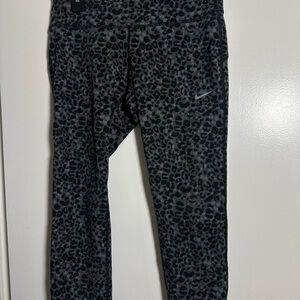 Nike Leopard Print Cropped Leggings